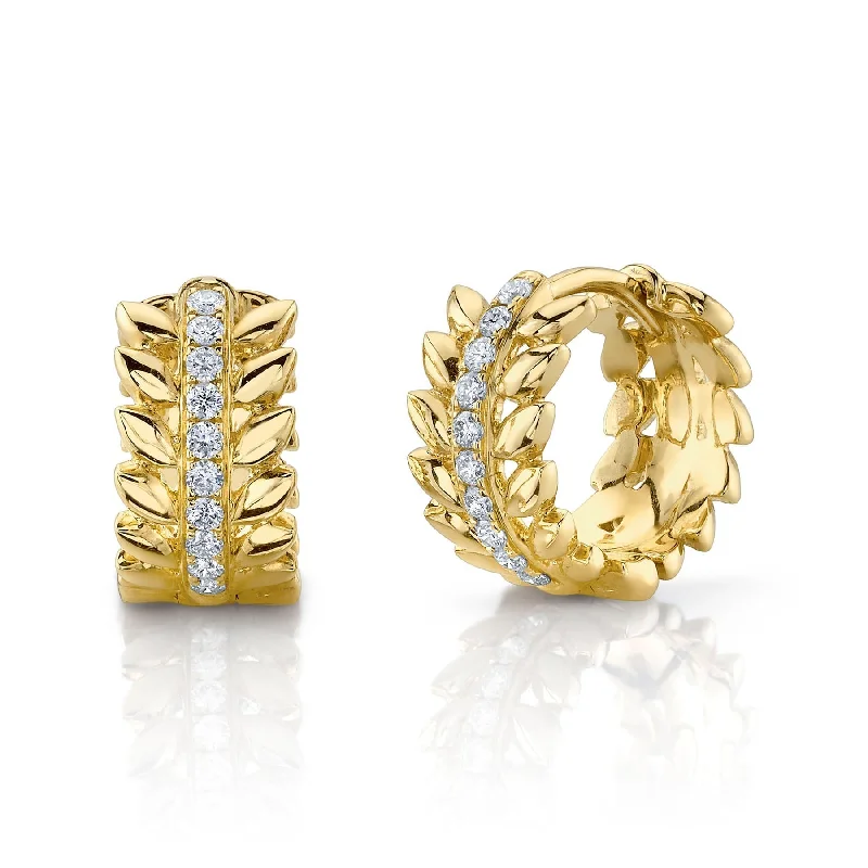 0.20CT DIAMOND LAUREL WREATH HUGGIE EARRING