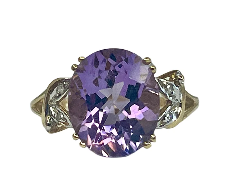 10k Yellow Gold Amethyst & Diamond Ring