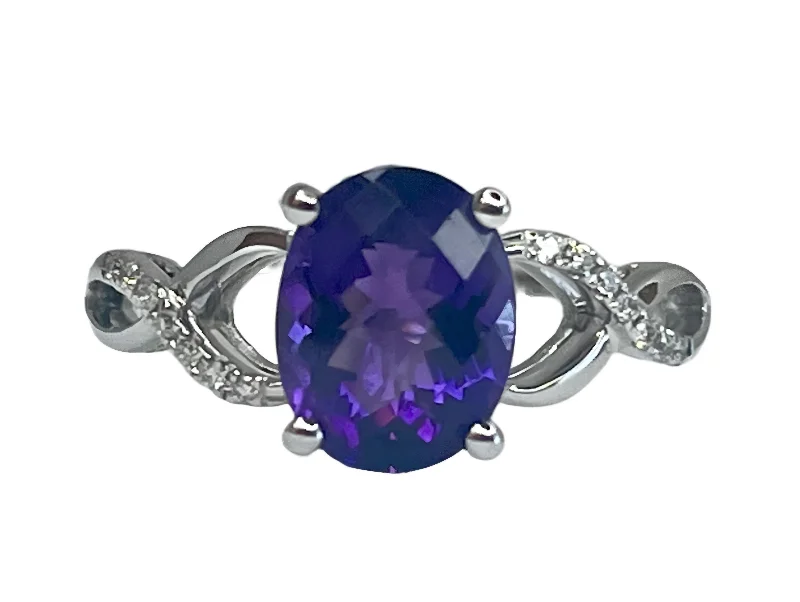 14k White Gold 1.76ct Amethyst and .06cttw Diamond Ring