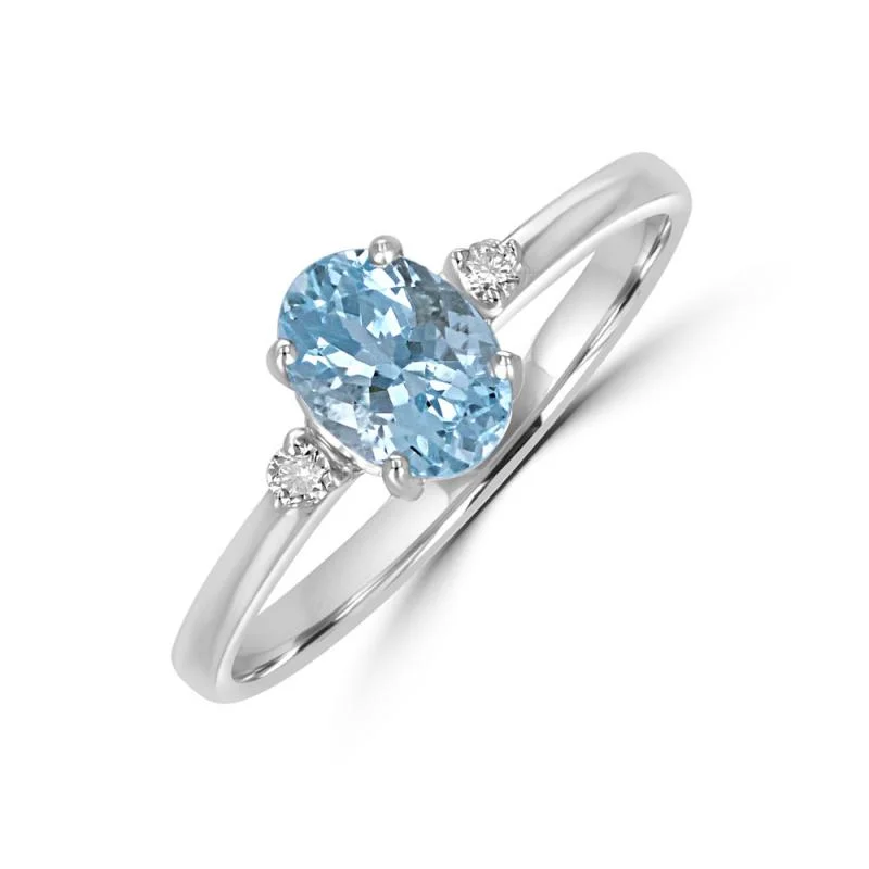 14k White Gold .64ct oval Aquamarine & .05cttw Diamond Ring