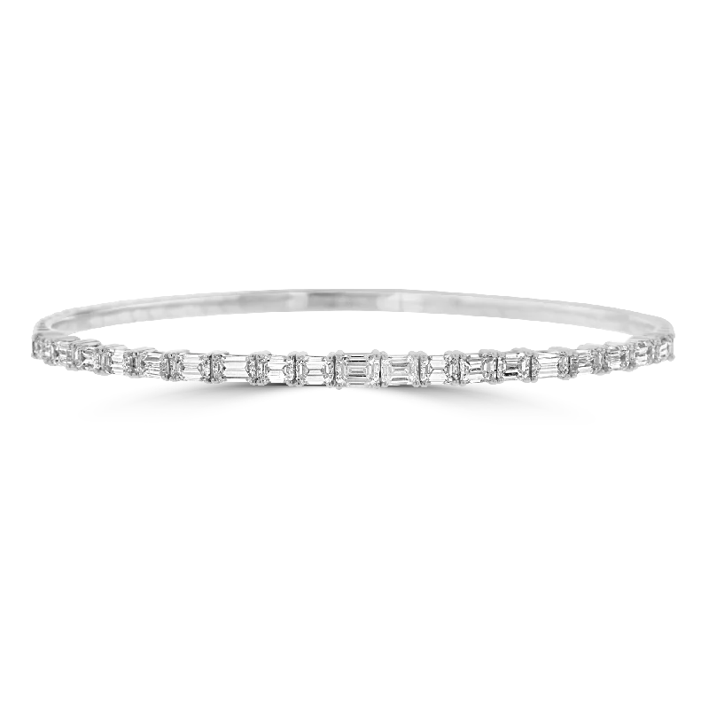 18KT WHITE GOLD 2.97CTW DIAMOND BANGLE BRACELET