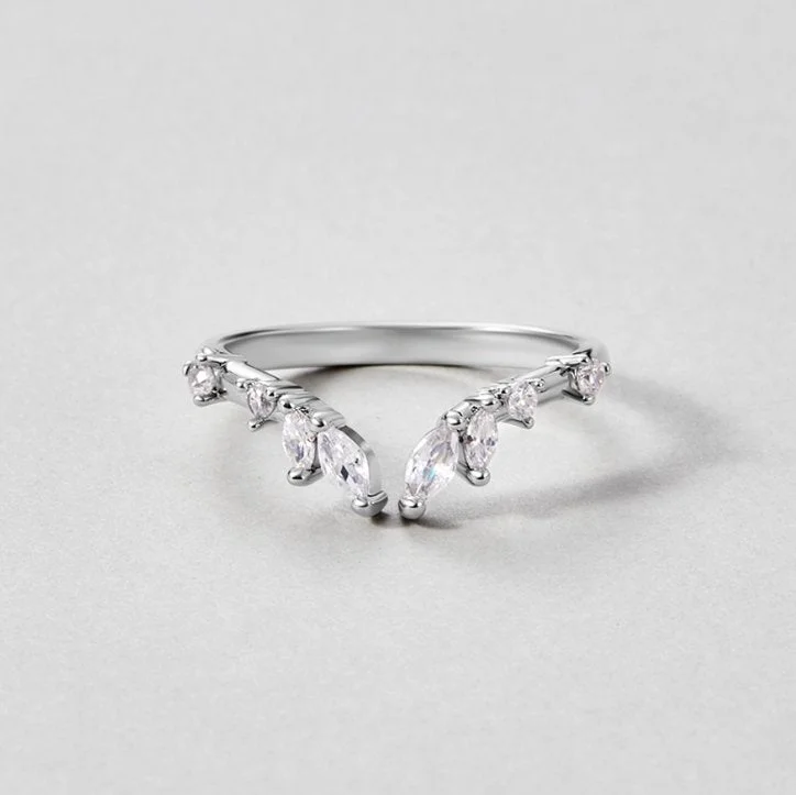 Lily Crystal Silver Vine Ring