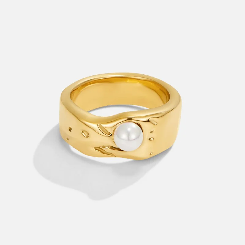 Malia Chunky Gold Pearl Ring