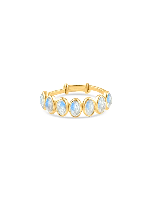 Rainbow Moonstone Oval Ring In 18K Yellow Gold