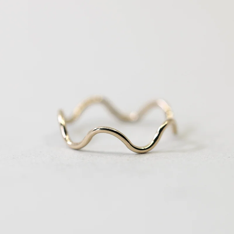 Wiggle Ring in Gold